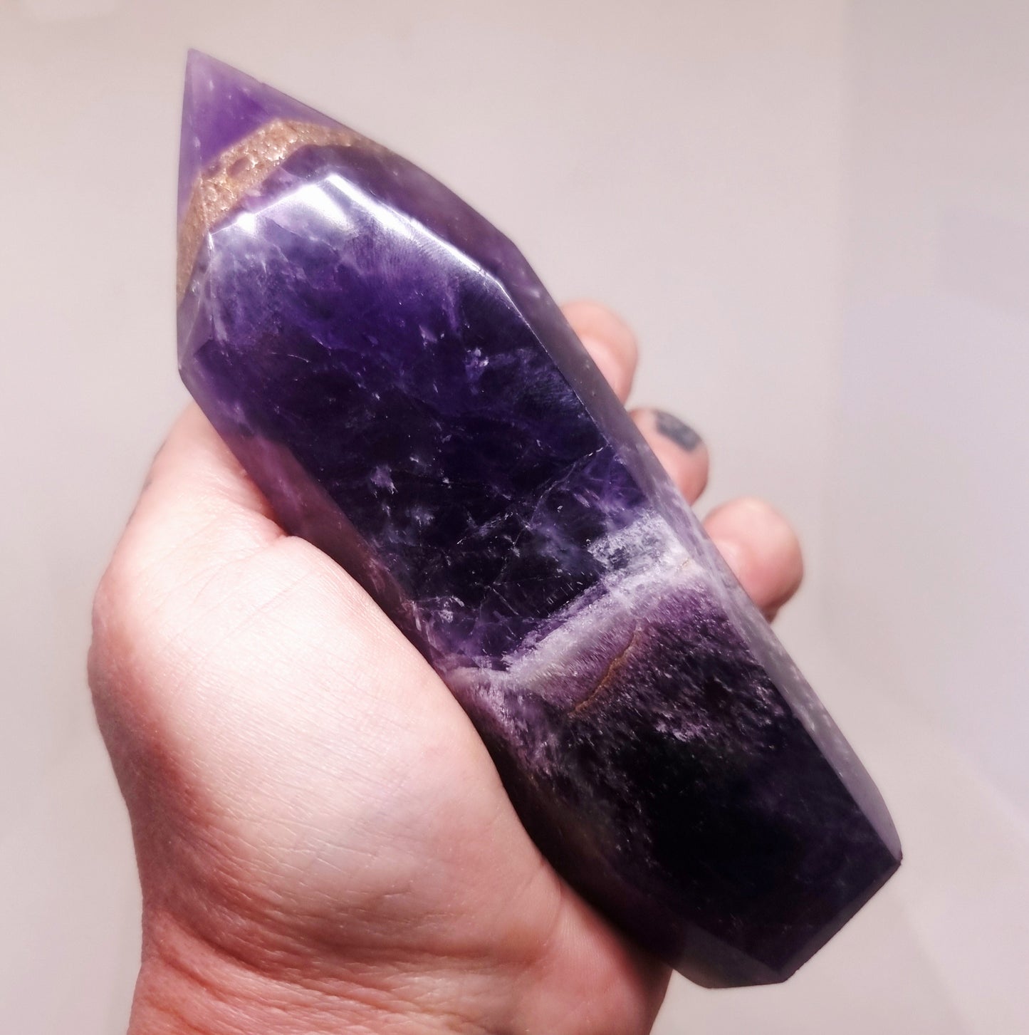 CHEVRON AMETHYST POLISHED TOWER POINT 227 g - INTUITION