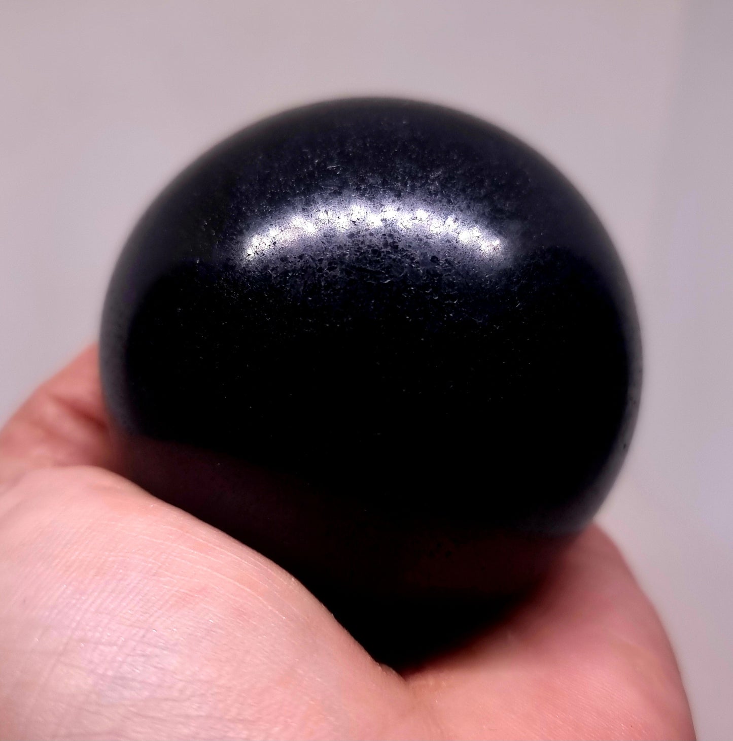 BLACK TOURMALINE POLISHED SPHERE 6 cm - SHAMANIC PROTECTION