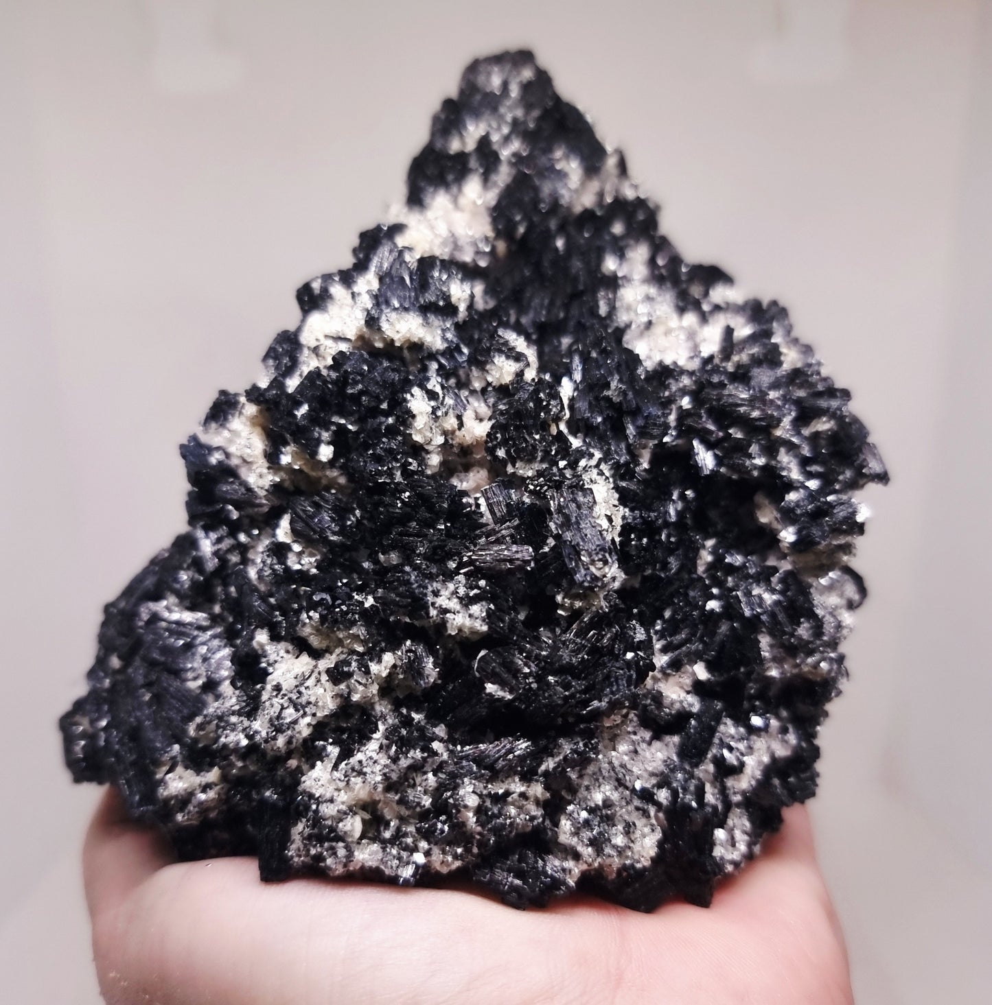 BLACK SCHORL TOURMALINE SPECIMEN 609 g - SHAMANIC PROTECTION