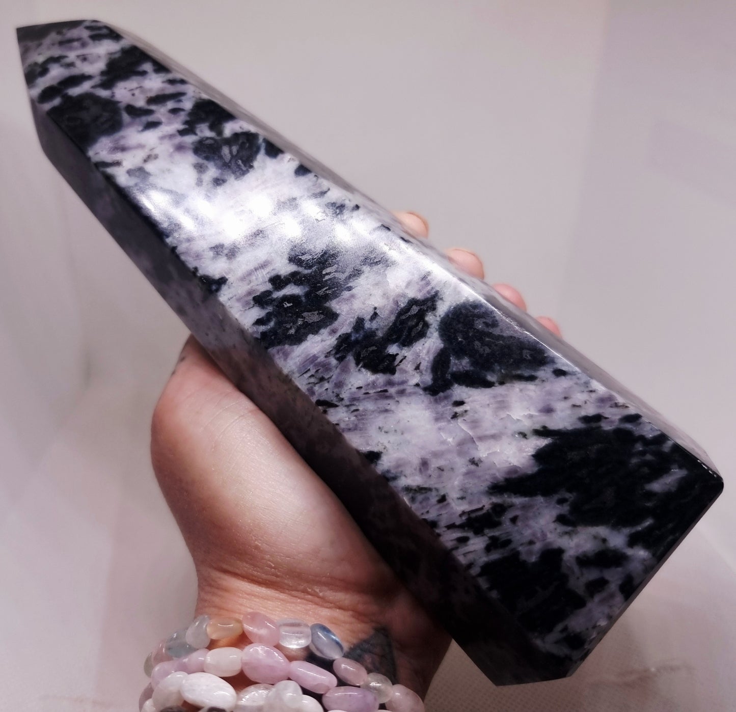 MERLINITE (GABBRO) POLISHED TOWER 19 cm - INTUITION
