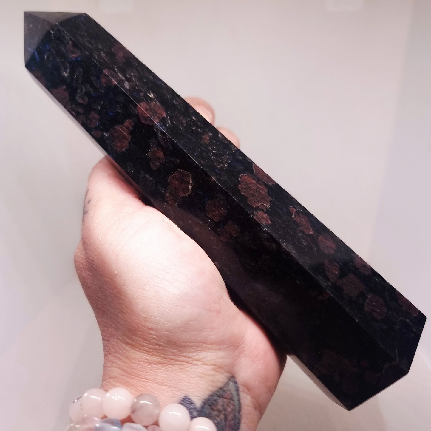 BLUE SPARK LOLITE POLISHED TOWER 604 g - INTUITION