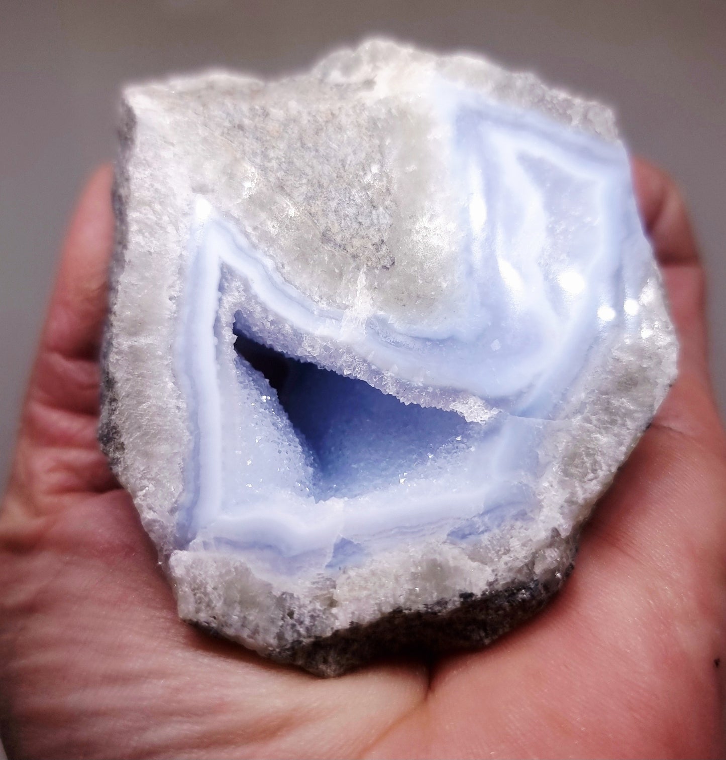 BLUE LACE AGATE GEODE 162 g - COMMUNICATION & COURAGE