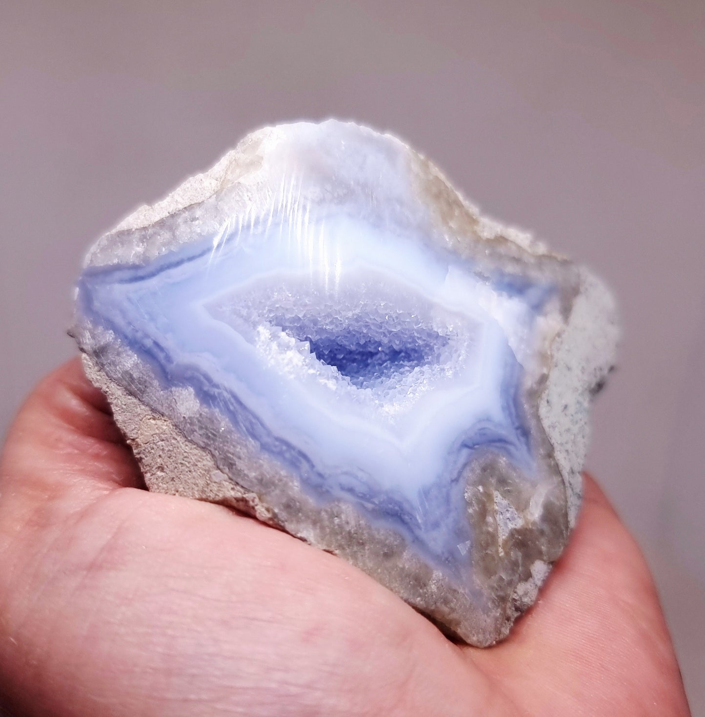 BLUE LACE AGATE GEODE 160 g - COMMUNICATION & COURAGE