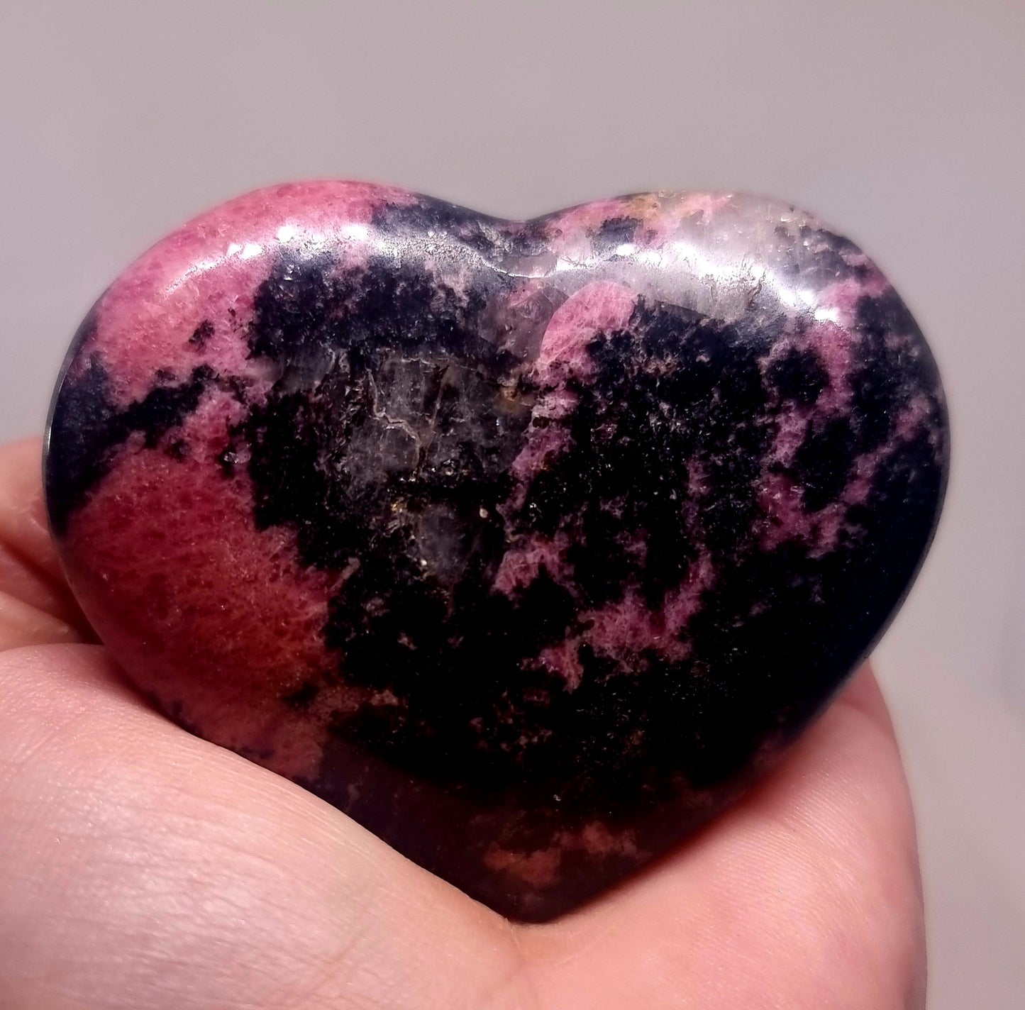 RHODONITE POLISHED HEART 7 x 6 cm - LOVE & COMPASSION