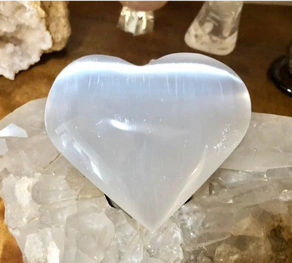 SELENITE POLISHED HEARTS 6 x 7.5 cm - ANGELIC GUIDANCE