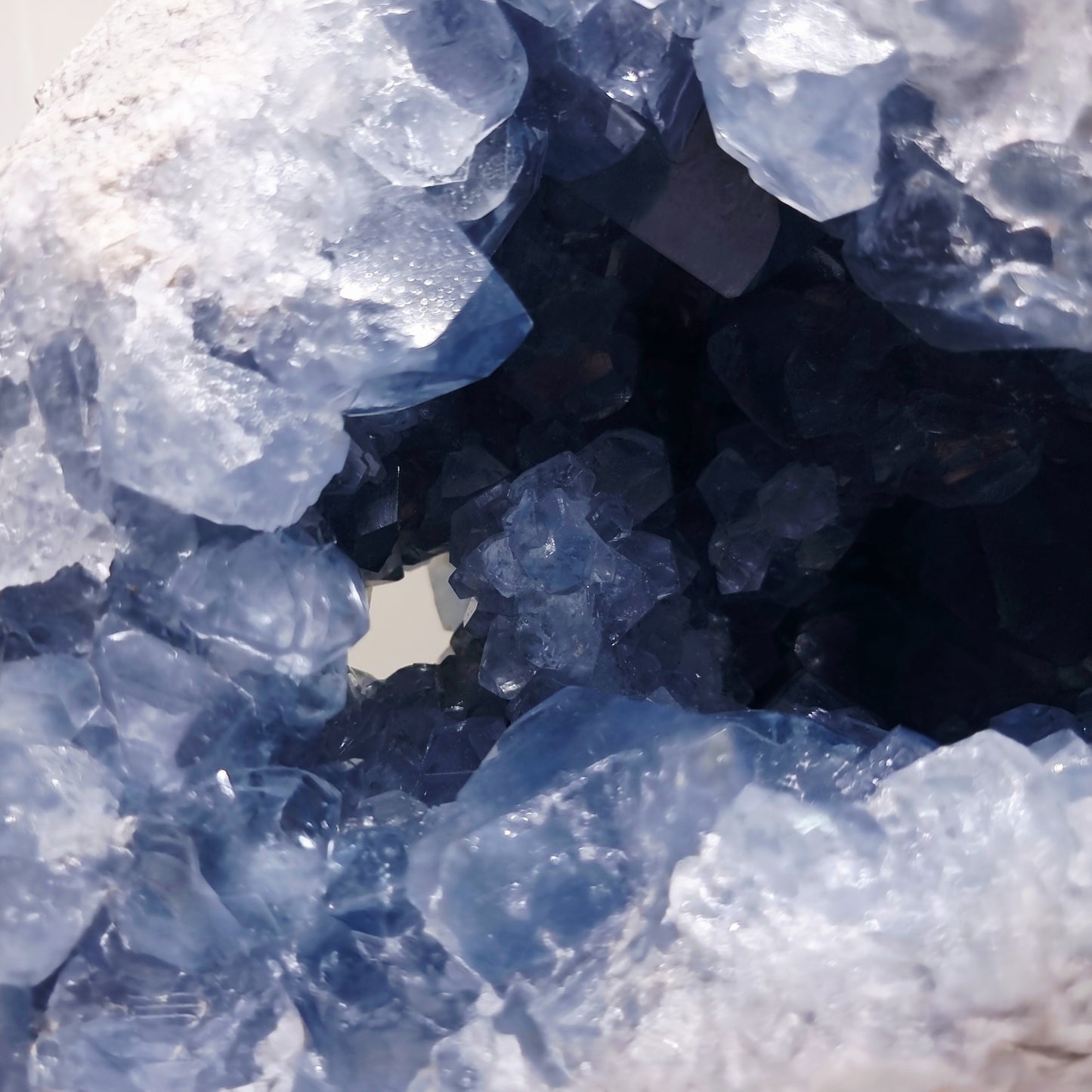 BLUE CELESTITE GEODE CLUSTER 6.1 kg - CLAIRVOYANCE