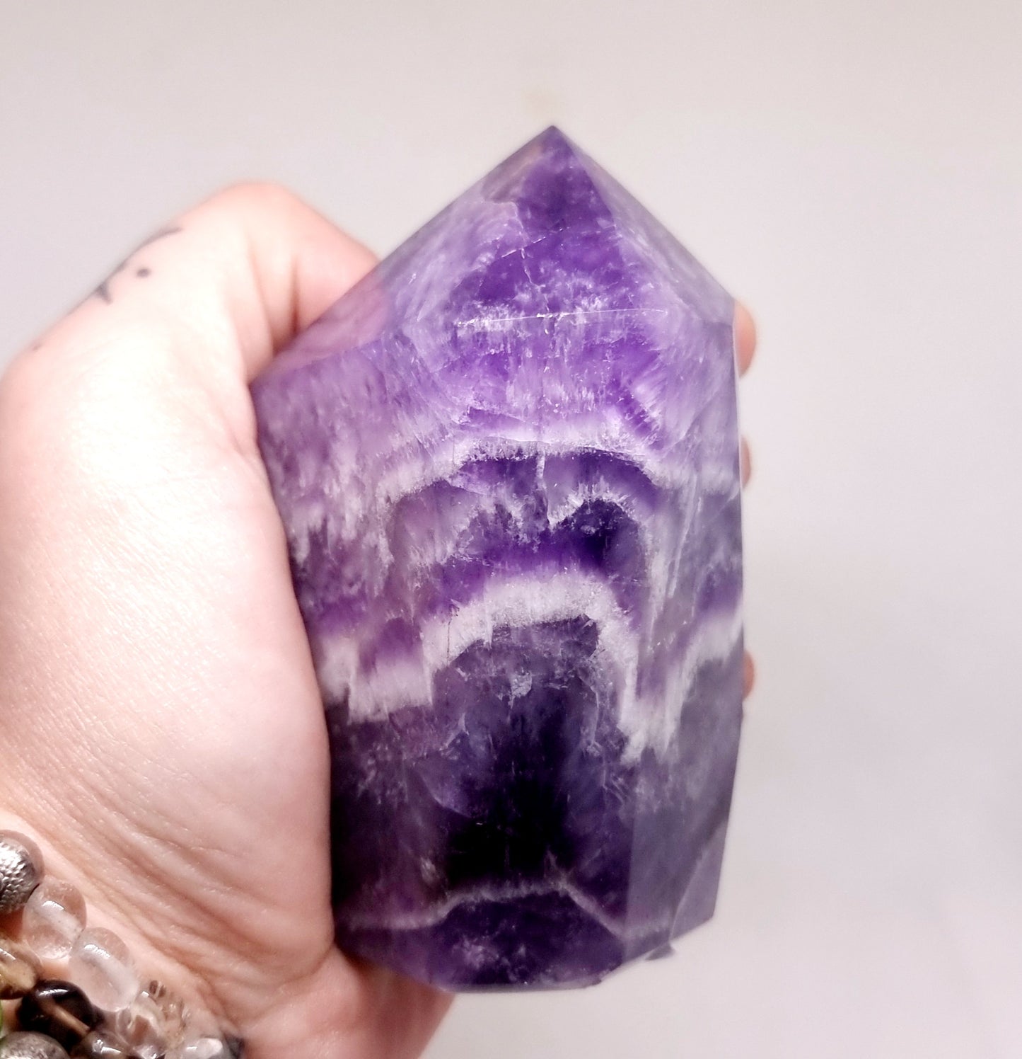 CHEVRON AMETHYST POLISHED TOWER 9 cm (294g) - INTUITION