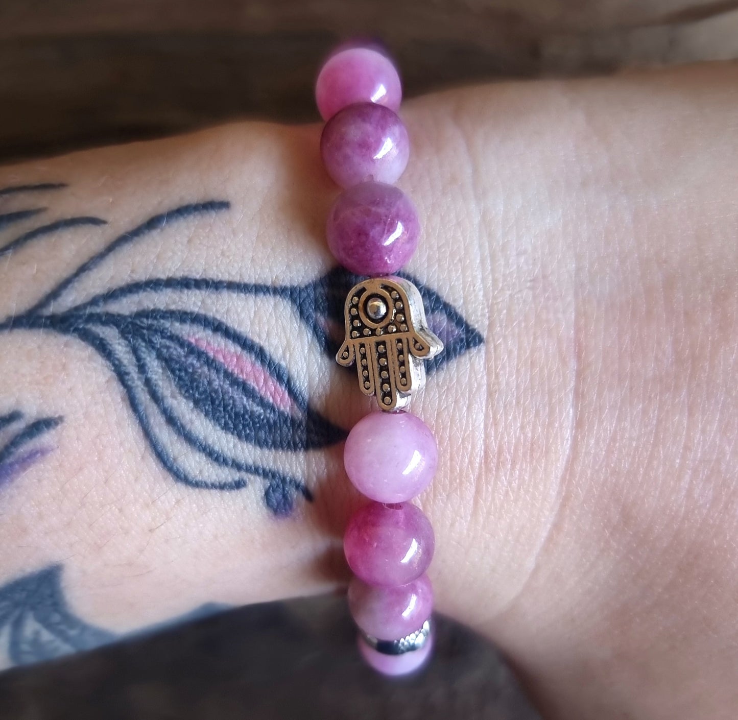 PLUM BLOSSOM TOURMALINE HAMSA HAND BRACELET 8 mm - PROTECTION