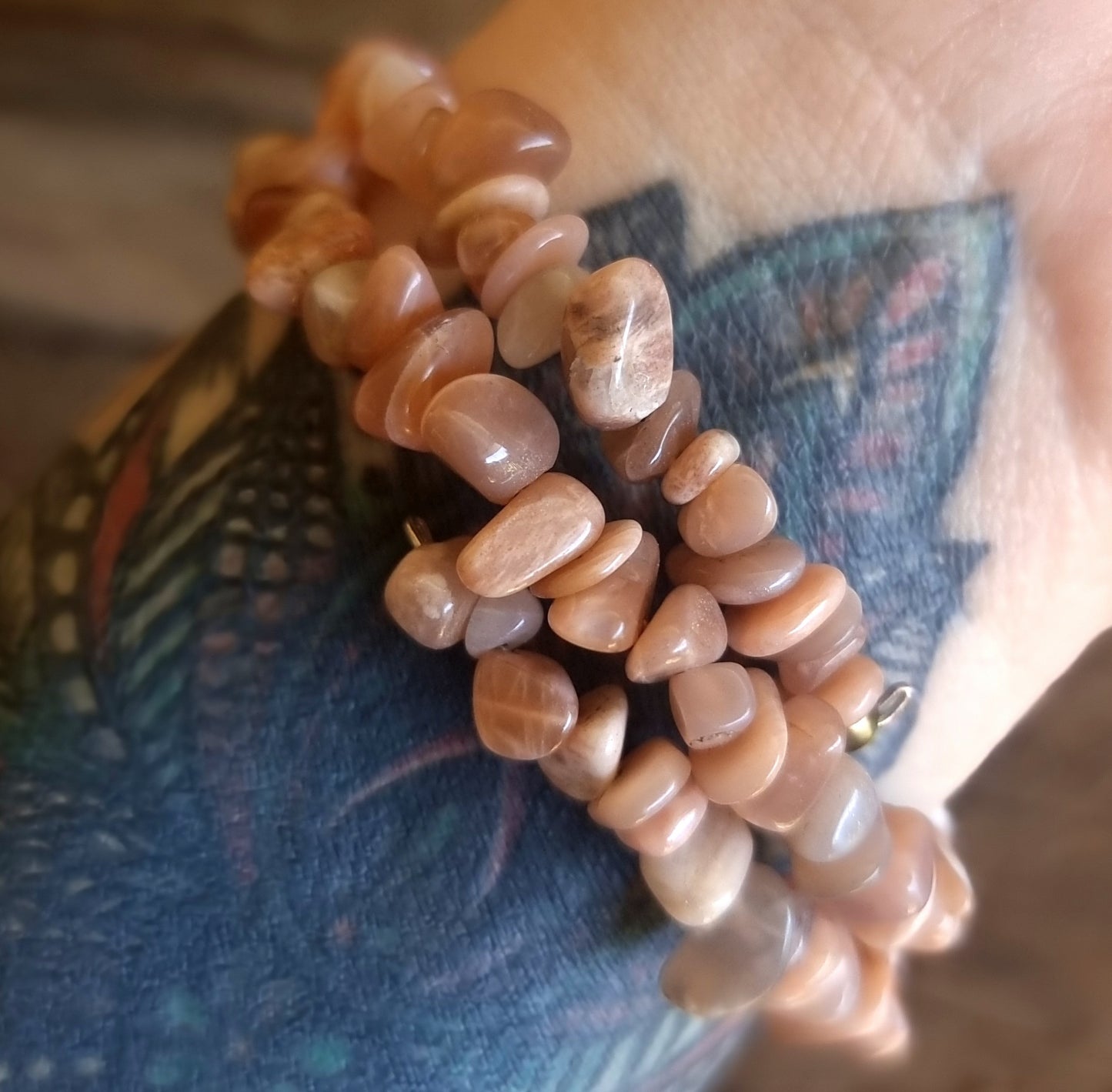 RHODONITE CHIPPED MEMORY WIRE BRACELET - HEART HEALER