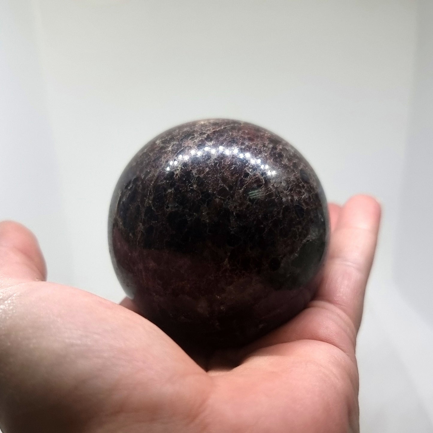 RED GARNET POLISHED SPHERE 6 cm - LOVE & CREATIVITY