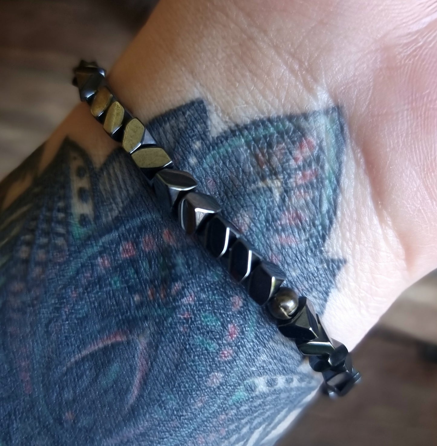HEMATITE FACETED ENERY BRACELET 4 mm - GROUNDING & PROTECTION