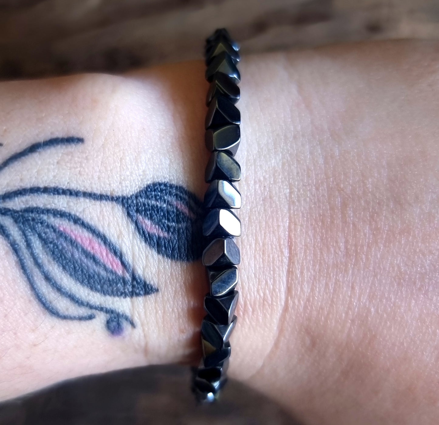 HEMATITE FACETED ENERY BRACELET 4 mm - GROUNDING & PROTECTION