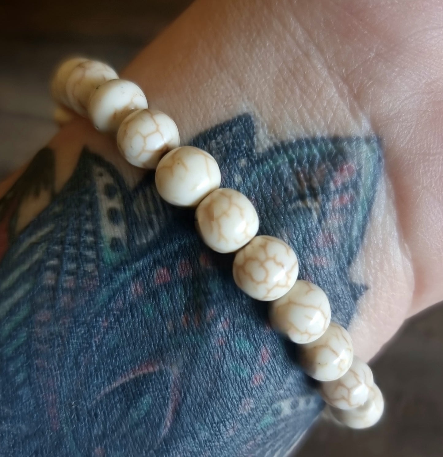 WHITE HOWLITE ENERGY SQ BRACELET 8 mm - HIGHER REALMS
