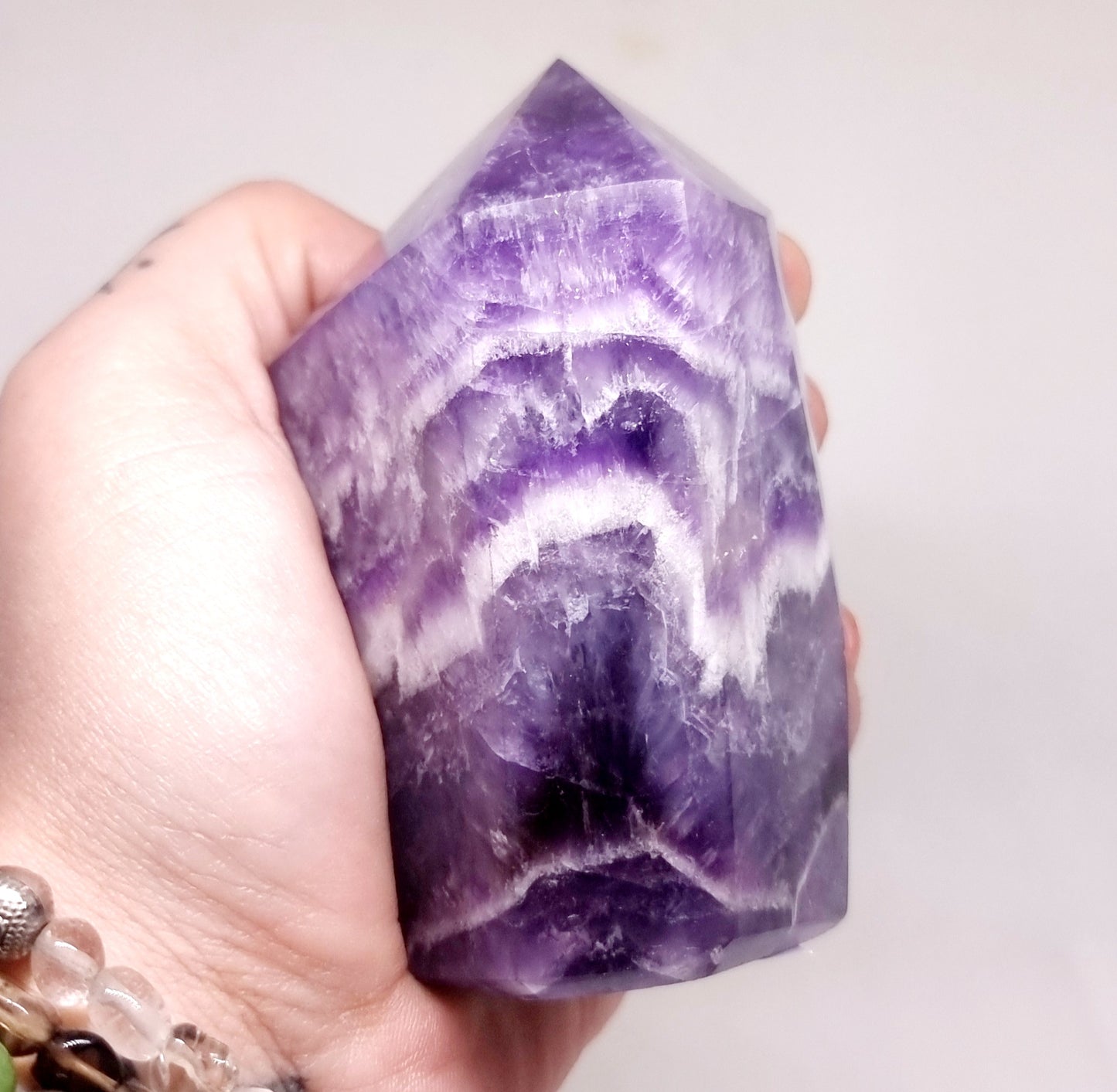 CHEVRON AMETHYST POLISHED TOWER 9 cm (294g) - INTUITION