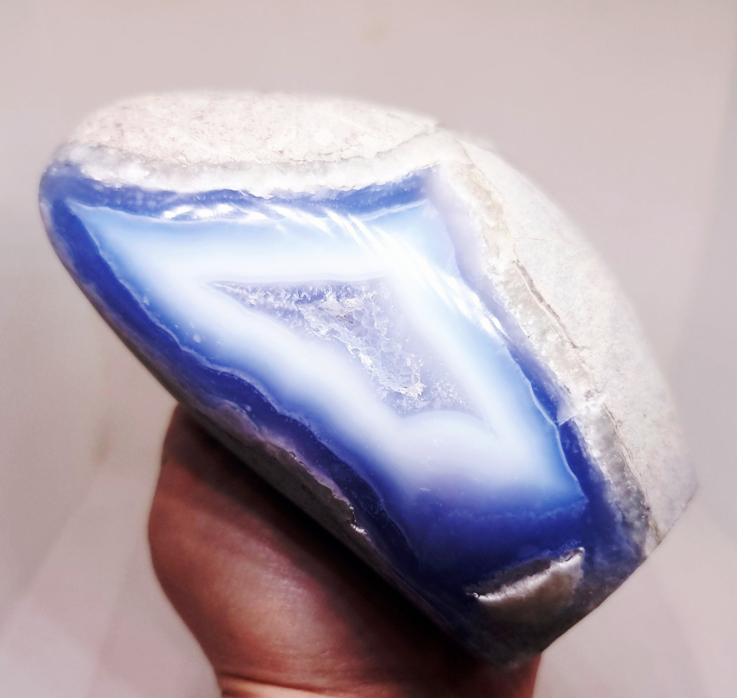 BLUE LACE AGATE POLISHED FREEFORM 1.46 kg - COMMUNICATION & COURAGE