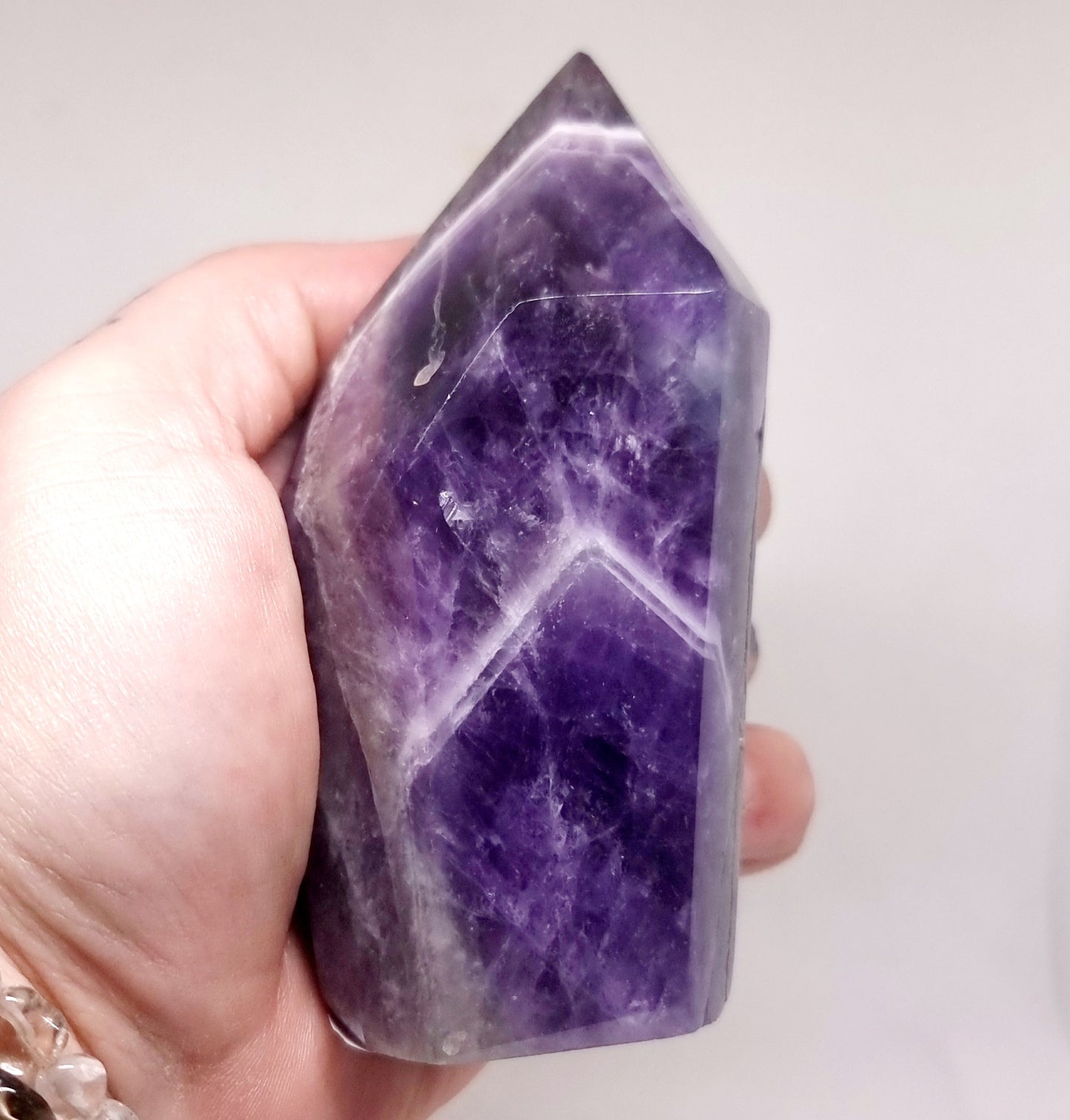 CHEVRON AMETHYST POLISHED TOWER 10 cm (311g) - INTUITION