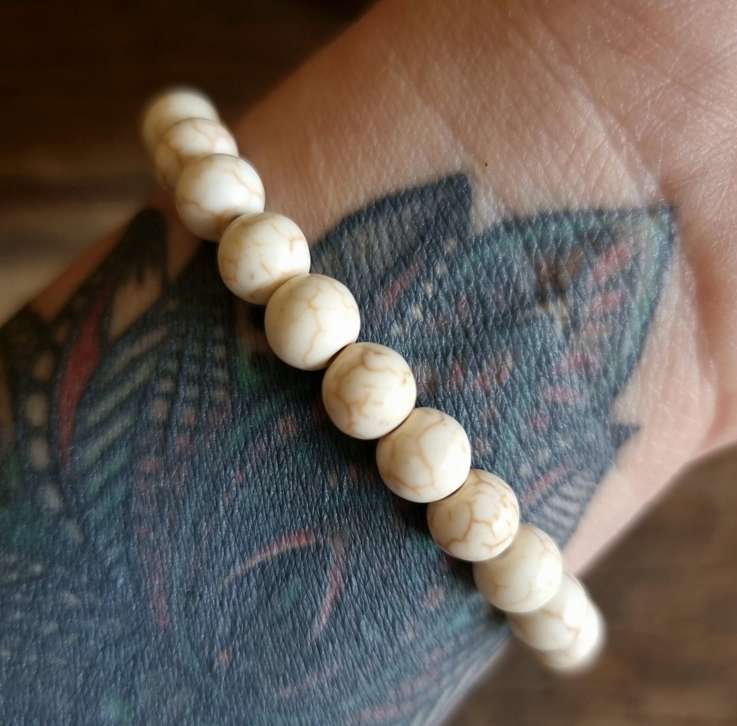 WHITE HOWLITE ENERGY BRACELET 8 mm - HIGHER REALMS