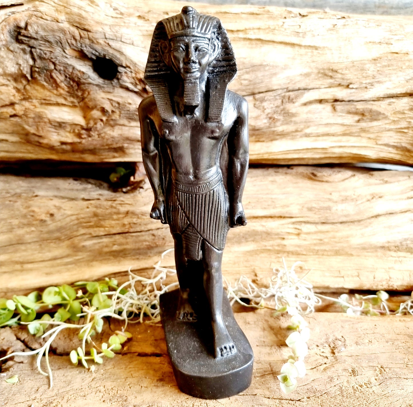 PHAROAH EGYPTIAN STATUE