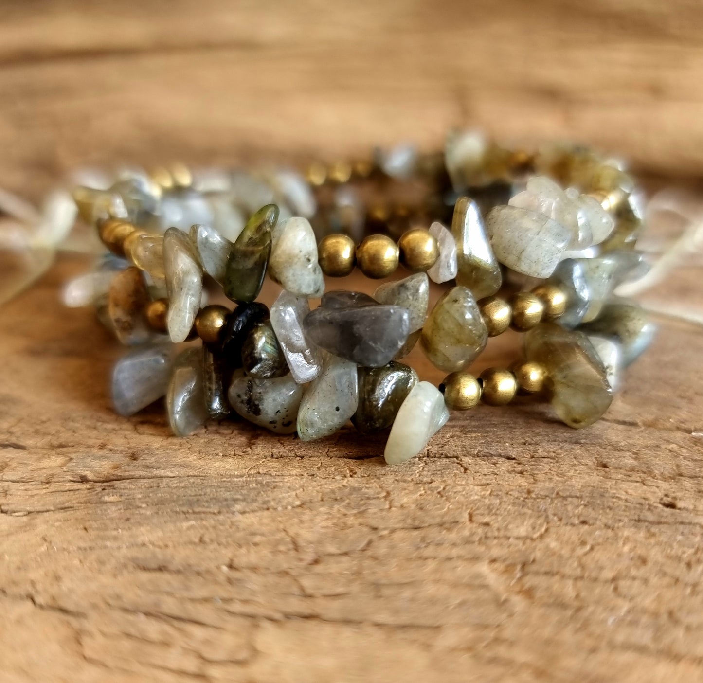 LABRADORITE CHIPPED MEMORY WIRE BRACELET - CREATIVITY
