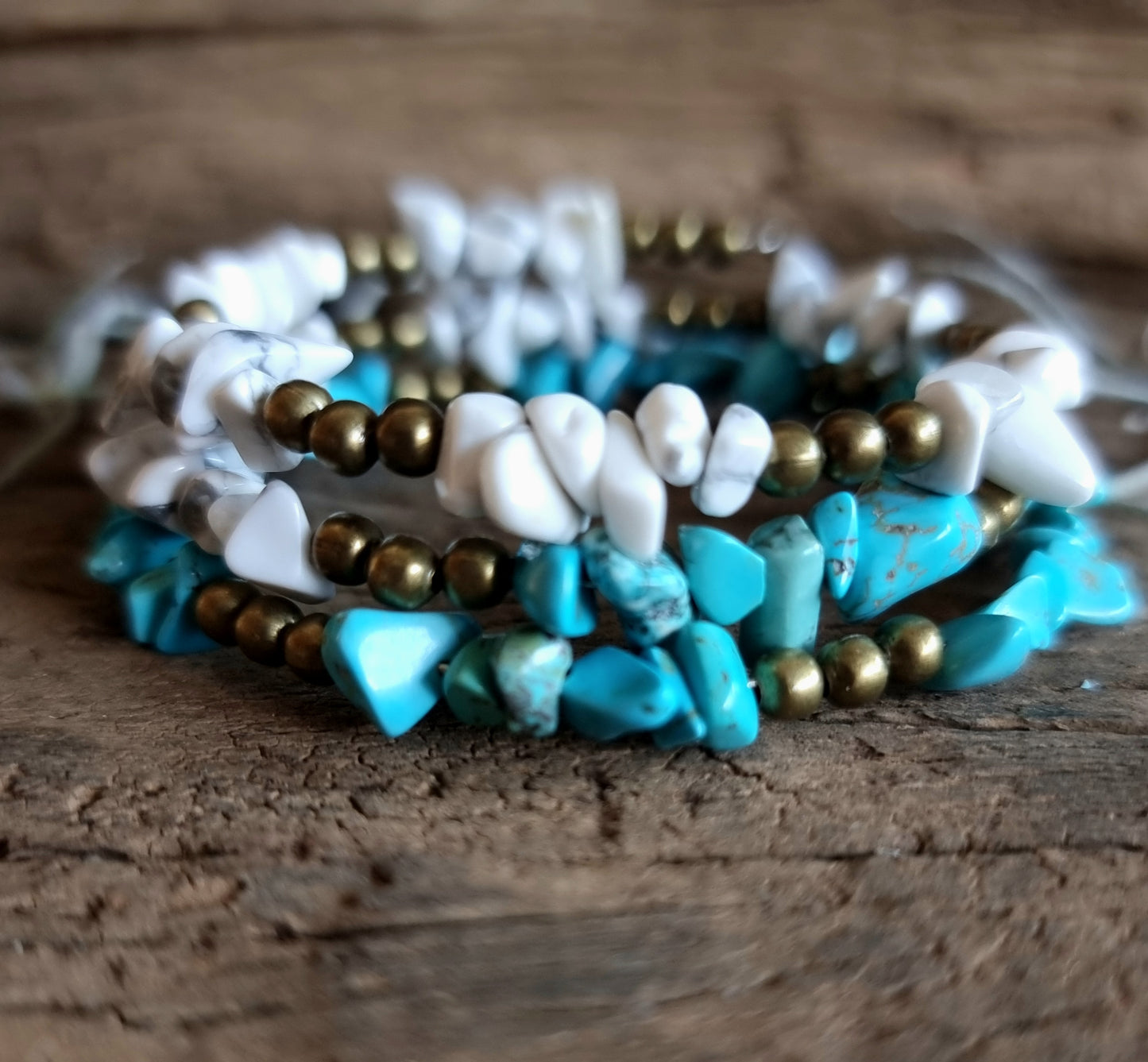 HOWLITE CHIPPED MEMORY WIRE BRACELET - CALMING STONE