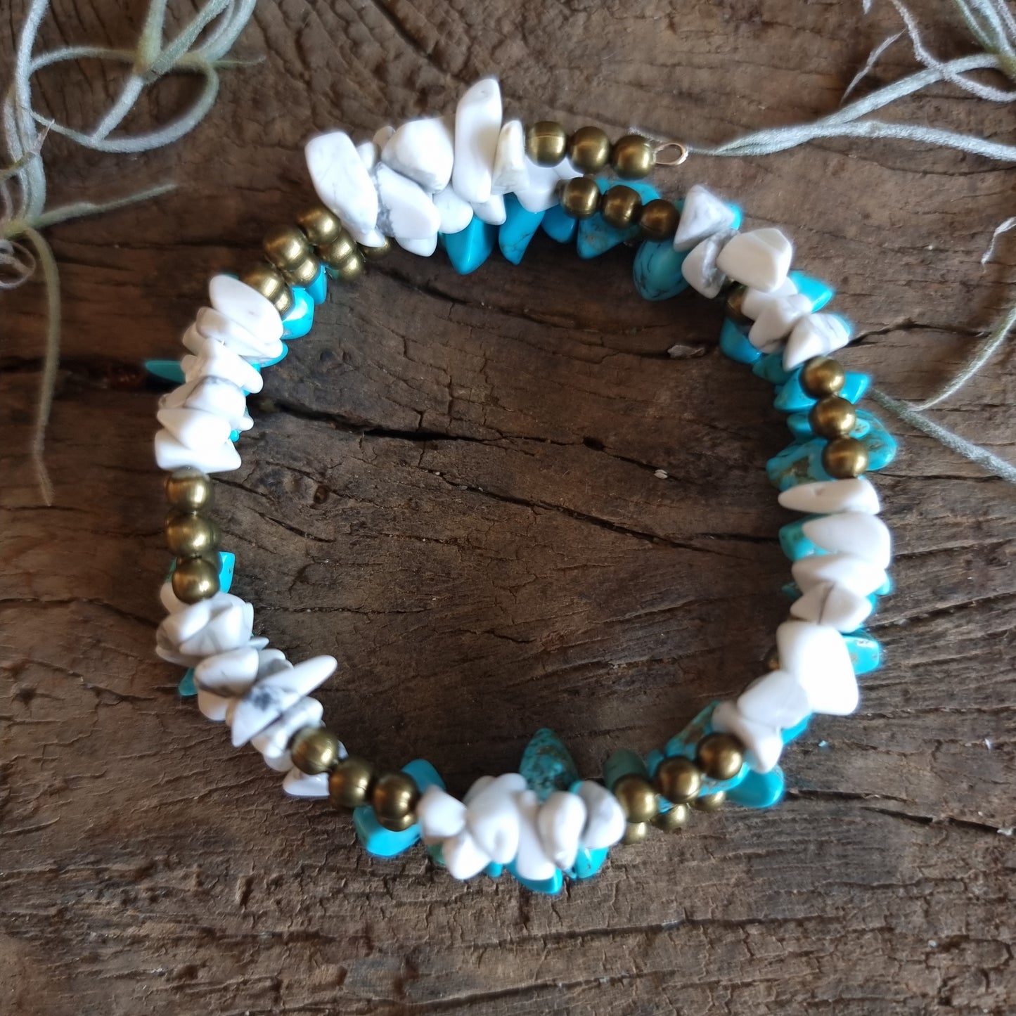 HOWLITE CHIPPED MEMORY WIRE BRACELET - CALMING STONE