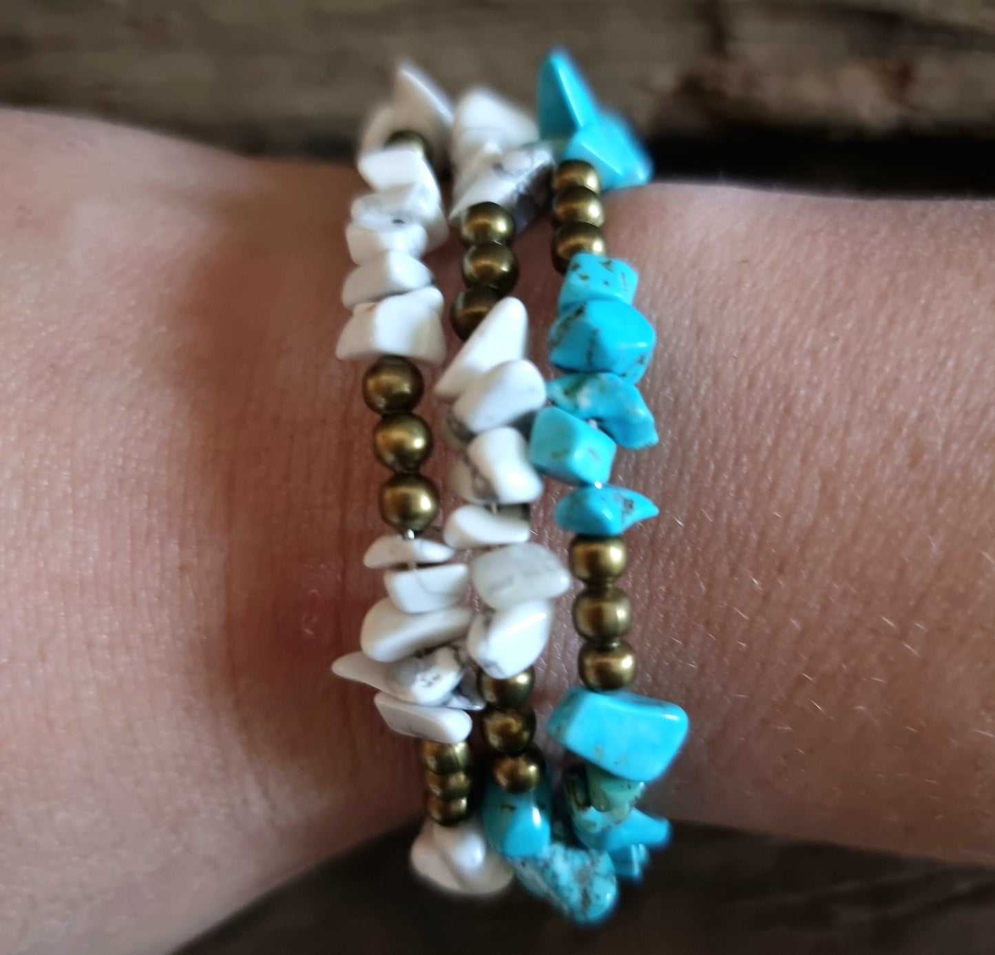 HOWLITE CHIPPED MEMORY WIRE BRACELET - CALMING STONE