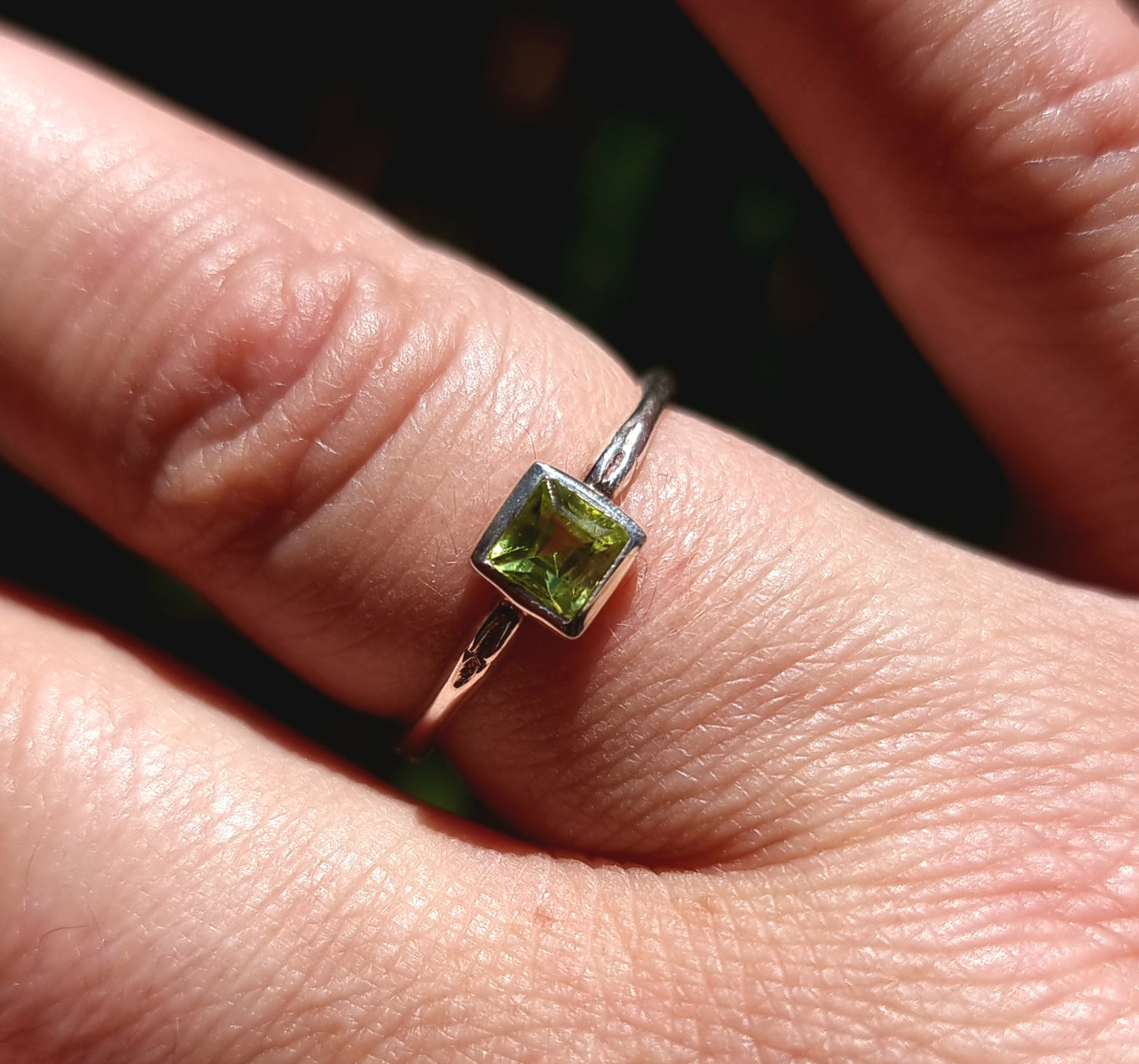 PERIDOT RING IN 925 SILVER SIZE 17 - BALANCE & PROTECTION