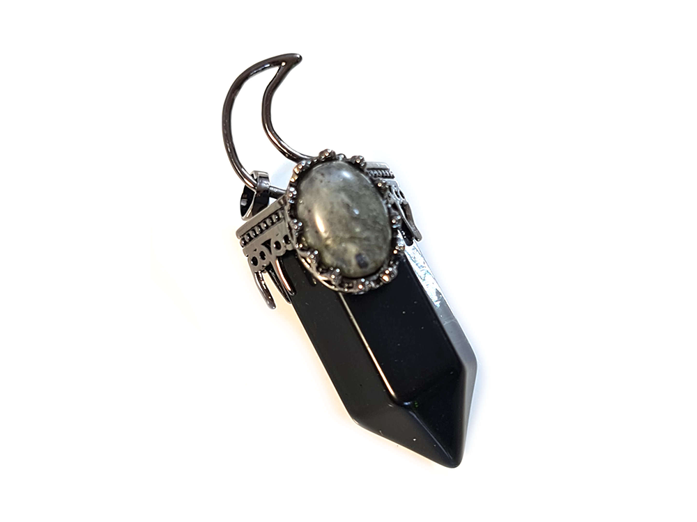ONYX CRESCENT MOON PENDANT - PROTECTION