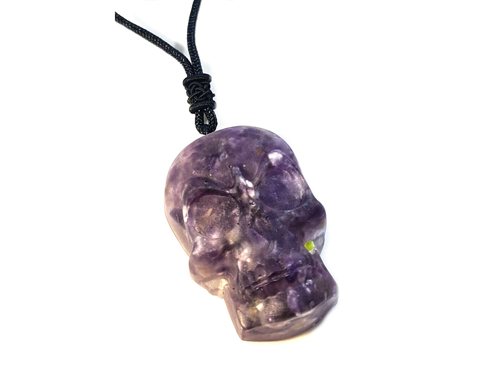 SKULL RESIN NECKLACE - AMETHYST
