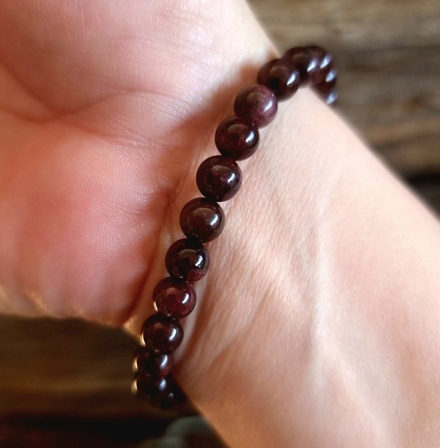 GARNET ENERGY BRACELET 8 mm - LOVE