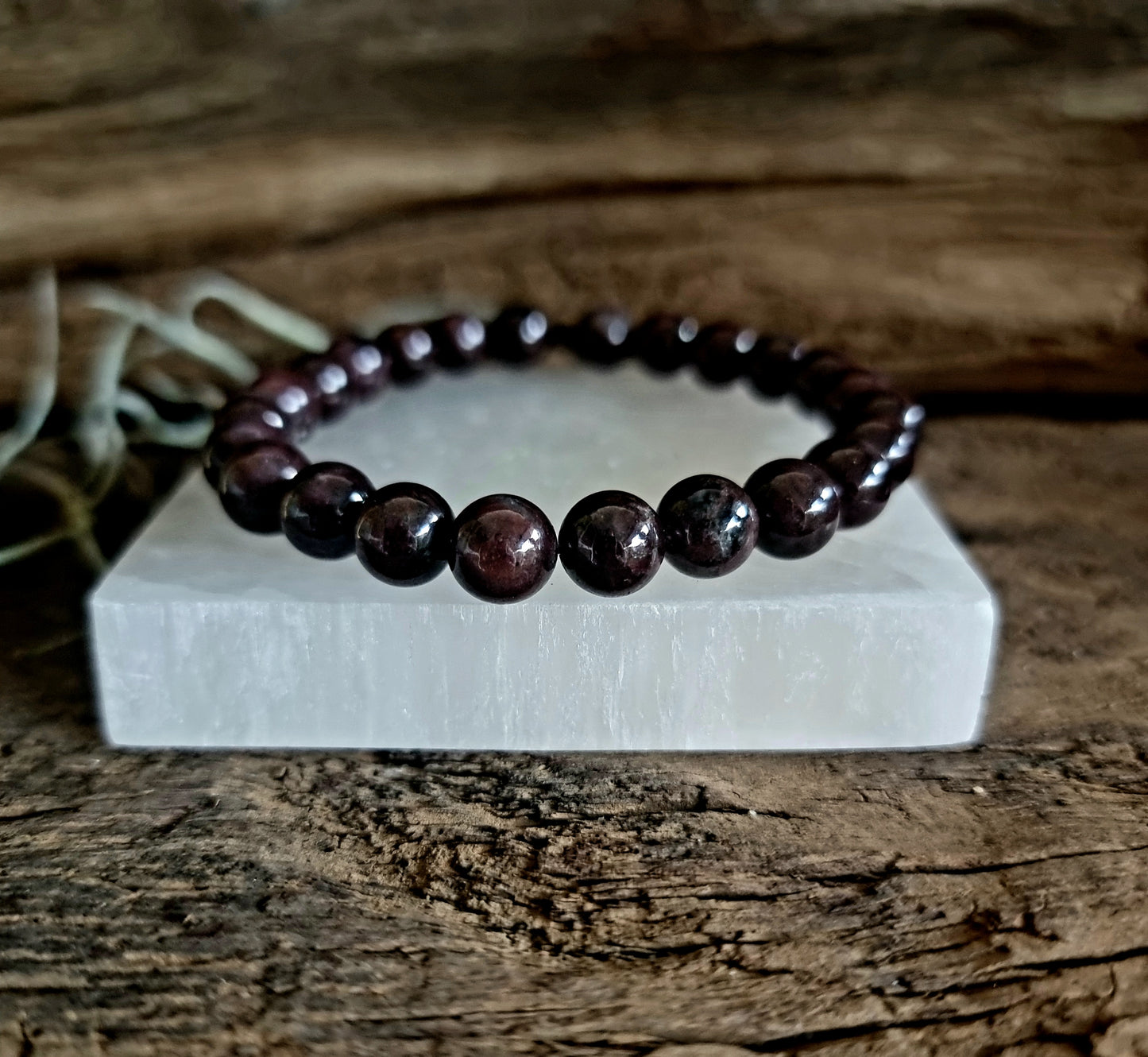 GARNET ENERGY BRACELET 8 mm - LOVE