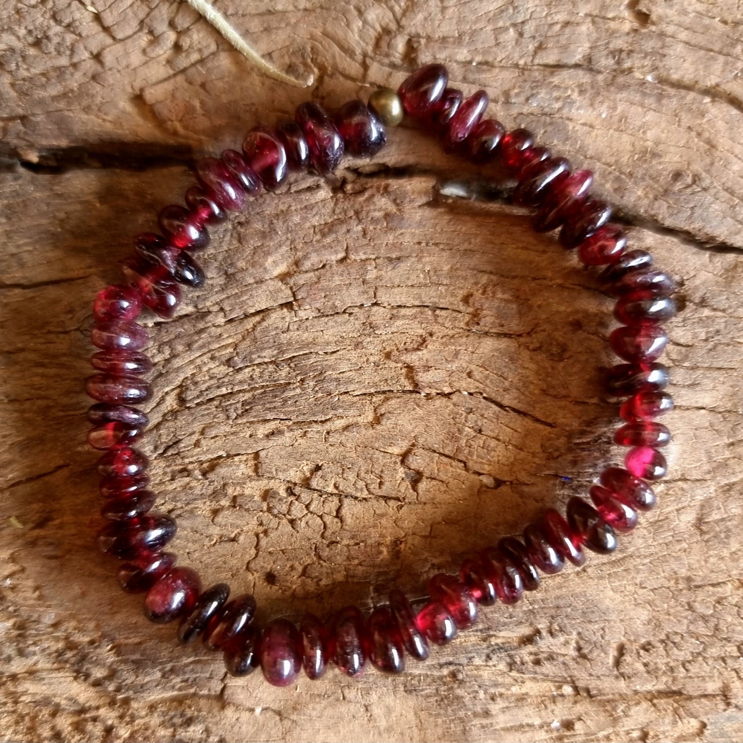 RED GARNET CHIPPED BRACELET - LOVE & CREATIVITY