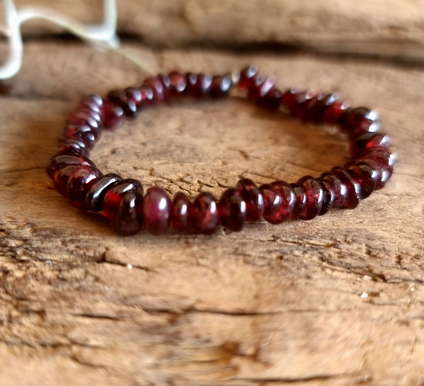 RED GARNET CHIPPED BRACELET - LOVE & CREATIVITY