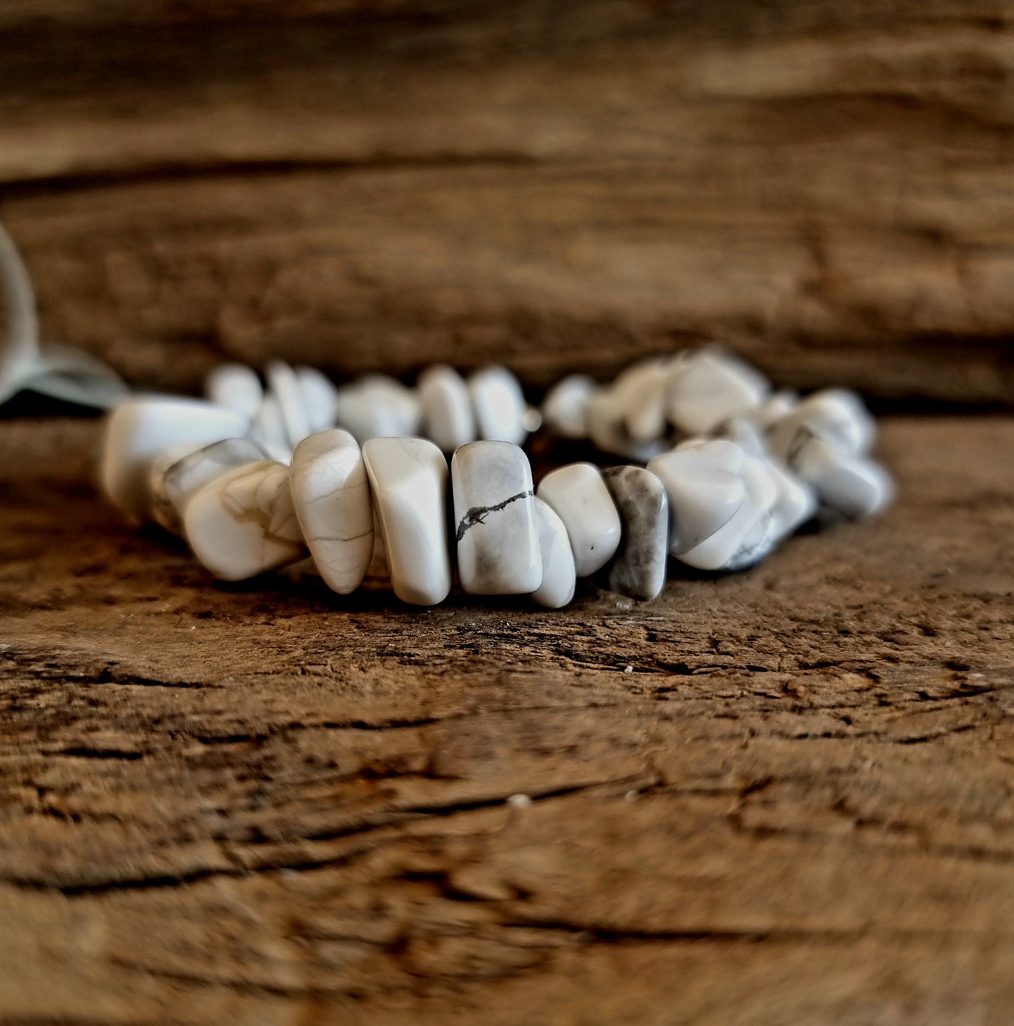 WHITE HOWLITE CHIPPED BRACELET - THE HIGHER REALM STONE