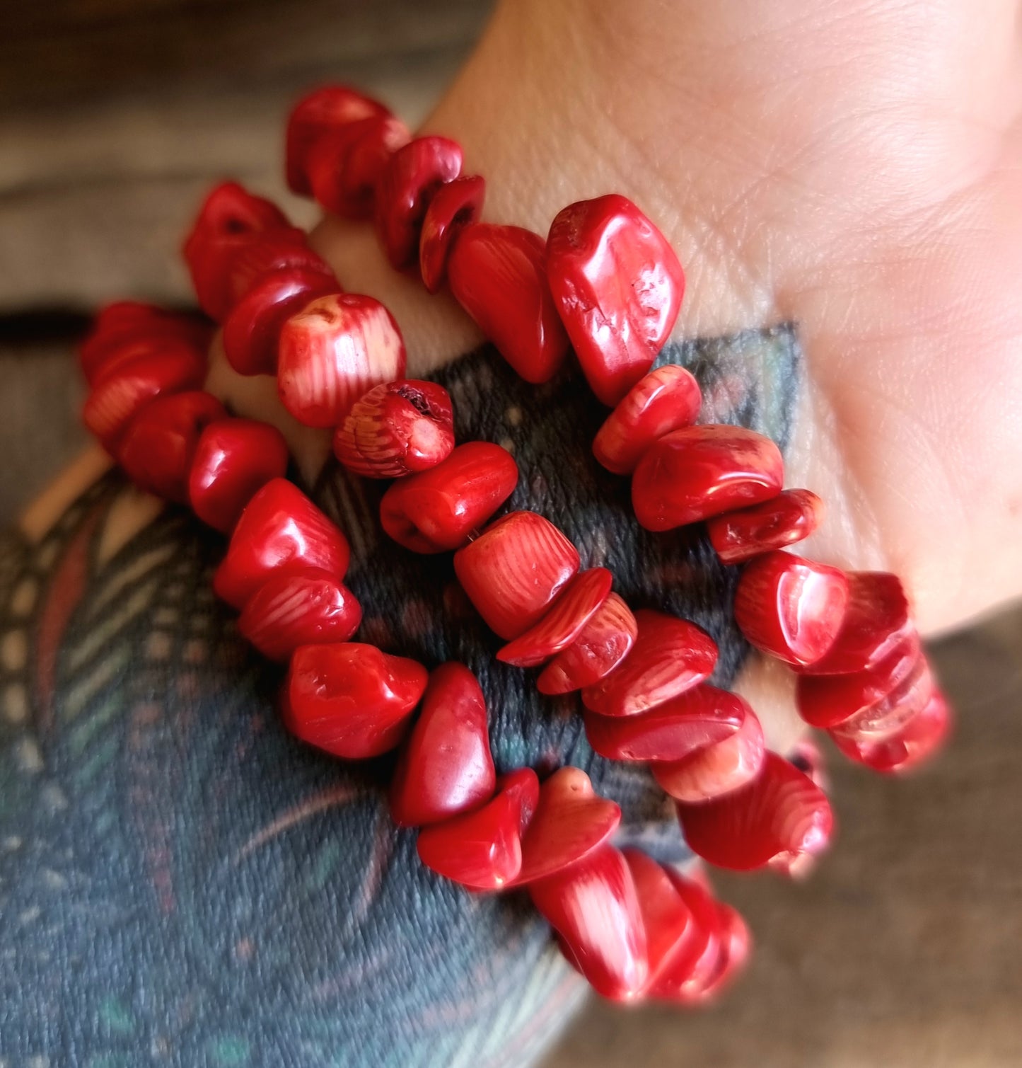 RED CORAL CHIPPED BRACELET - GOOD FORTUNE