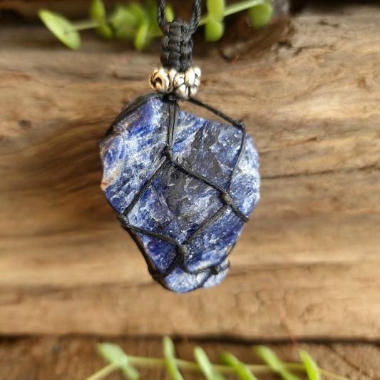 SODALITE ROUGH MACRAME NECKLACE - INTUITION