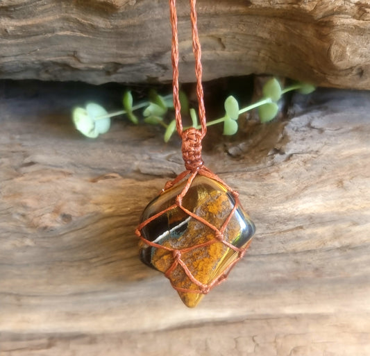 BROWN TIGERS EYE MACRAME NECKLACE - STRENGHT & PROTECTION