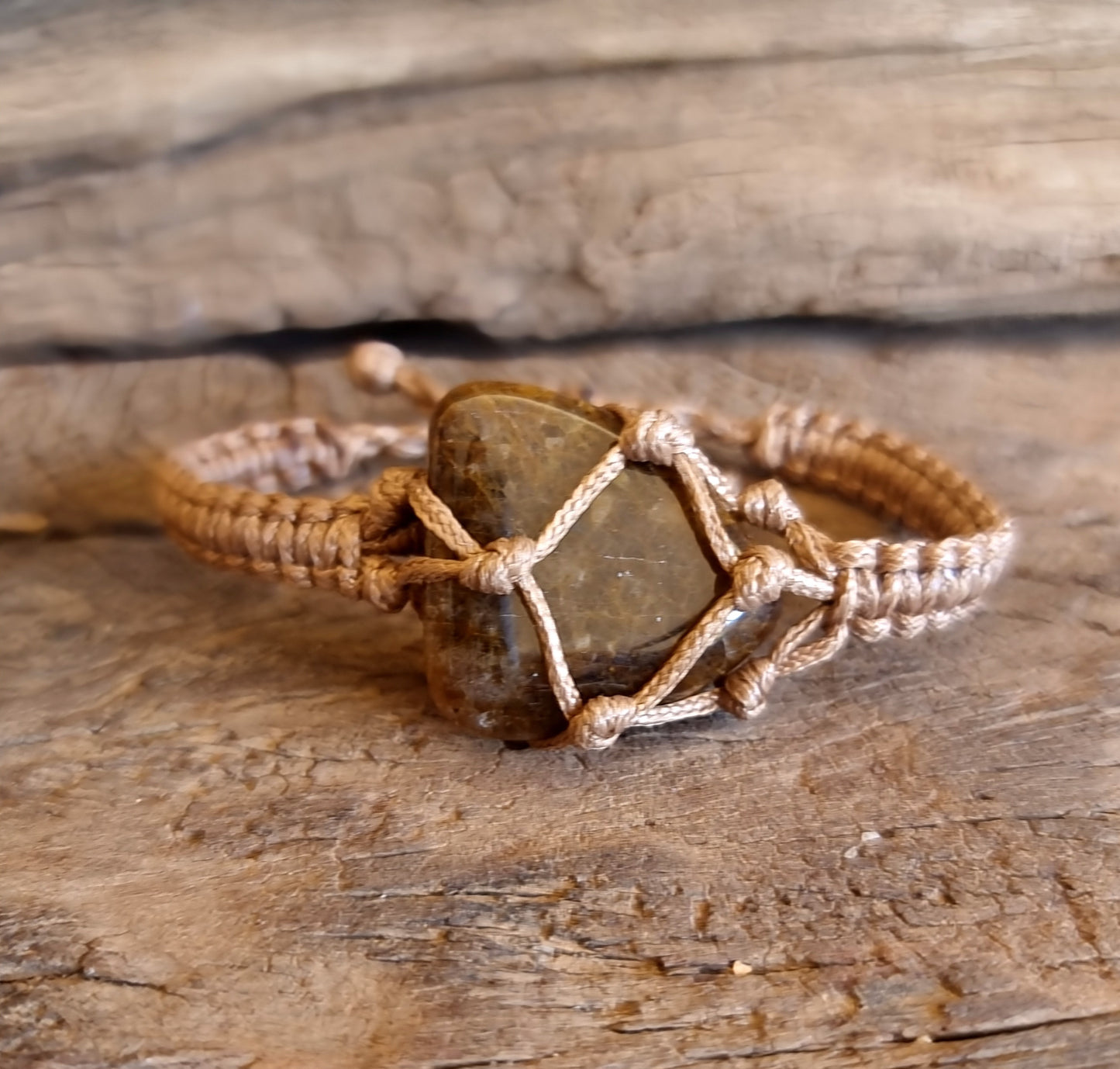 BROWN TIGERS EYE MACRAME BRACELET - STRENGHT & PROTECTION