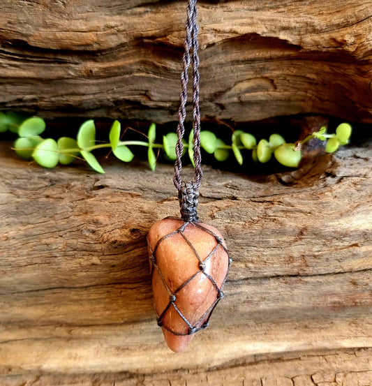 RED AVENTURINE MACRAME NECKLACE - CREATIVITY