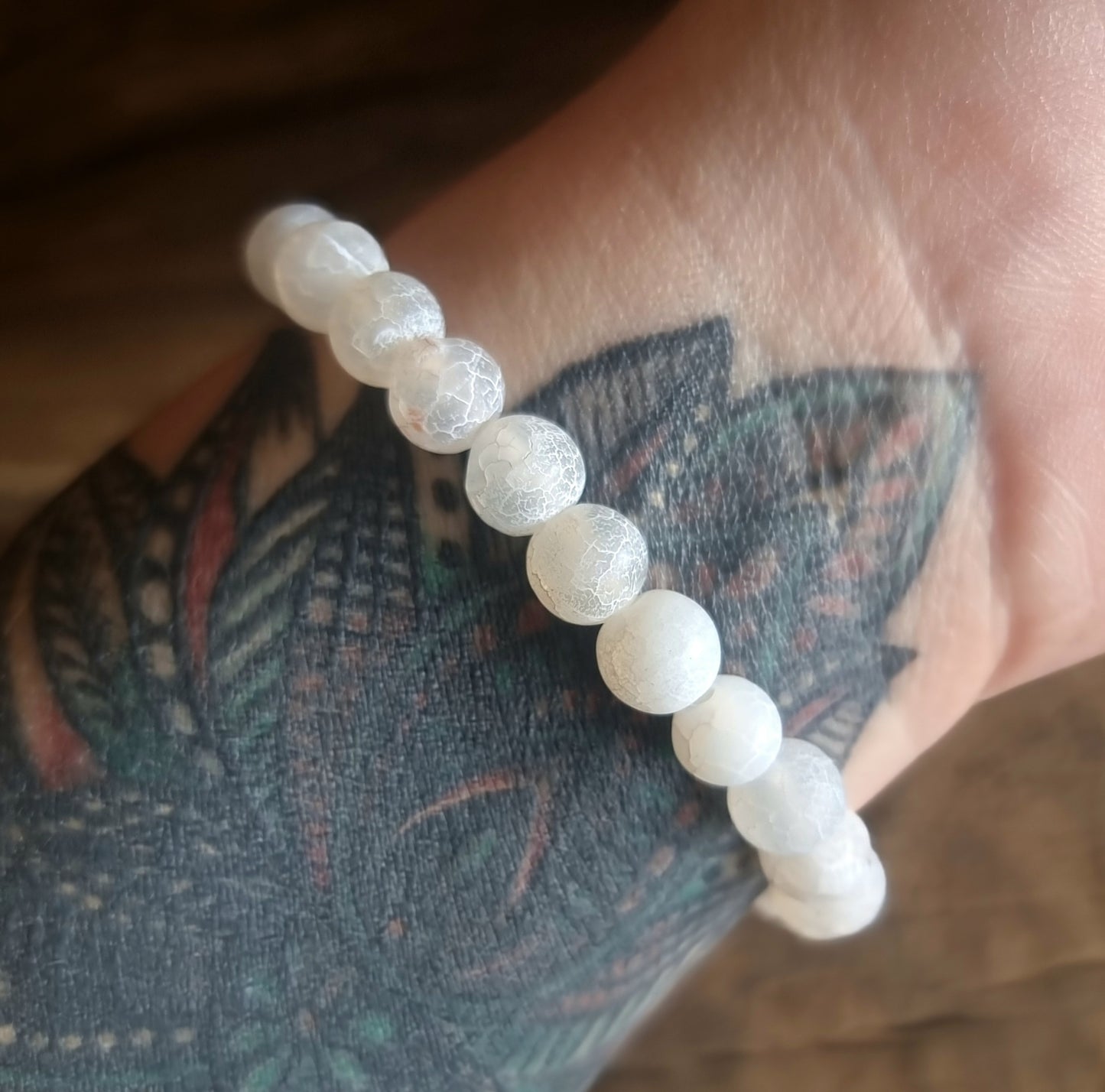 CRACKED WHITE AGATE SEVEN CHAKRA BRACELET