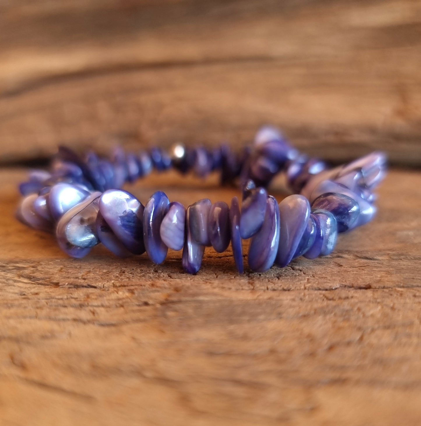 BLUE DYED FRESH SHELL CHIPPED BRACELET