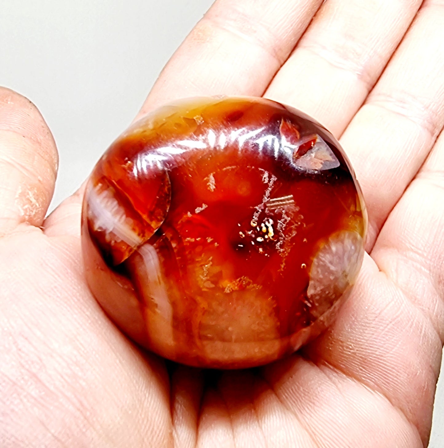 POLISHED CARNELIAN PALMSTONE 86g - CREATIVITY