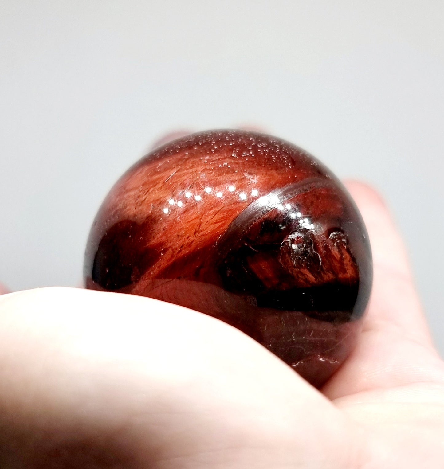 RED TIGER EYE SPHERE 4 cm - PROTECTION