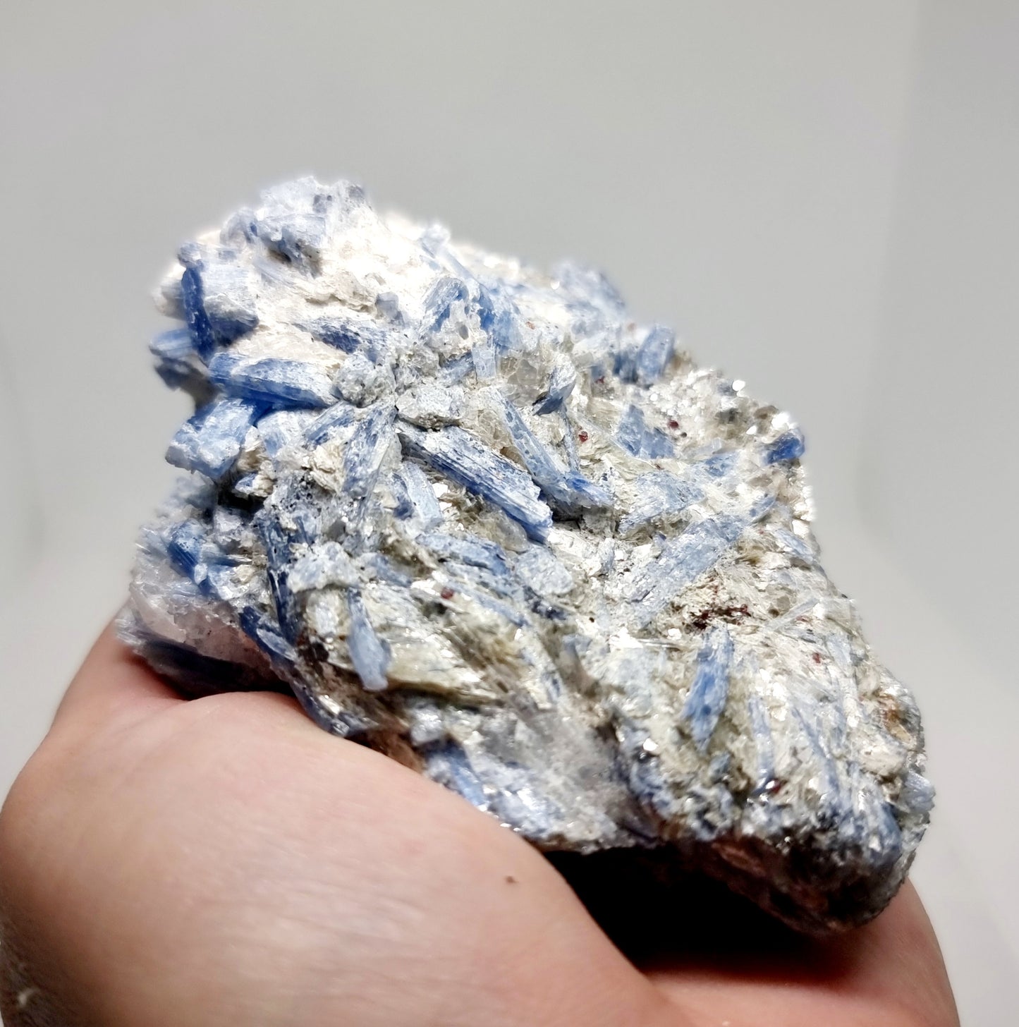 BLUE KYANITE MATRIX SPECIMEN 395 g - GROUNDING & ATTUNEMENT