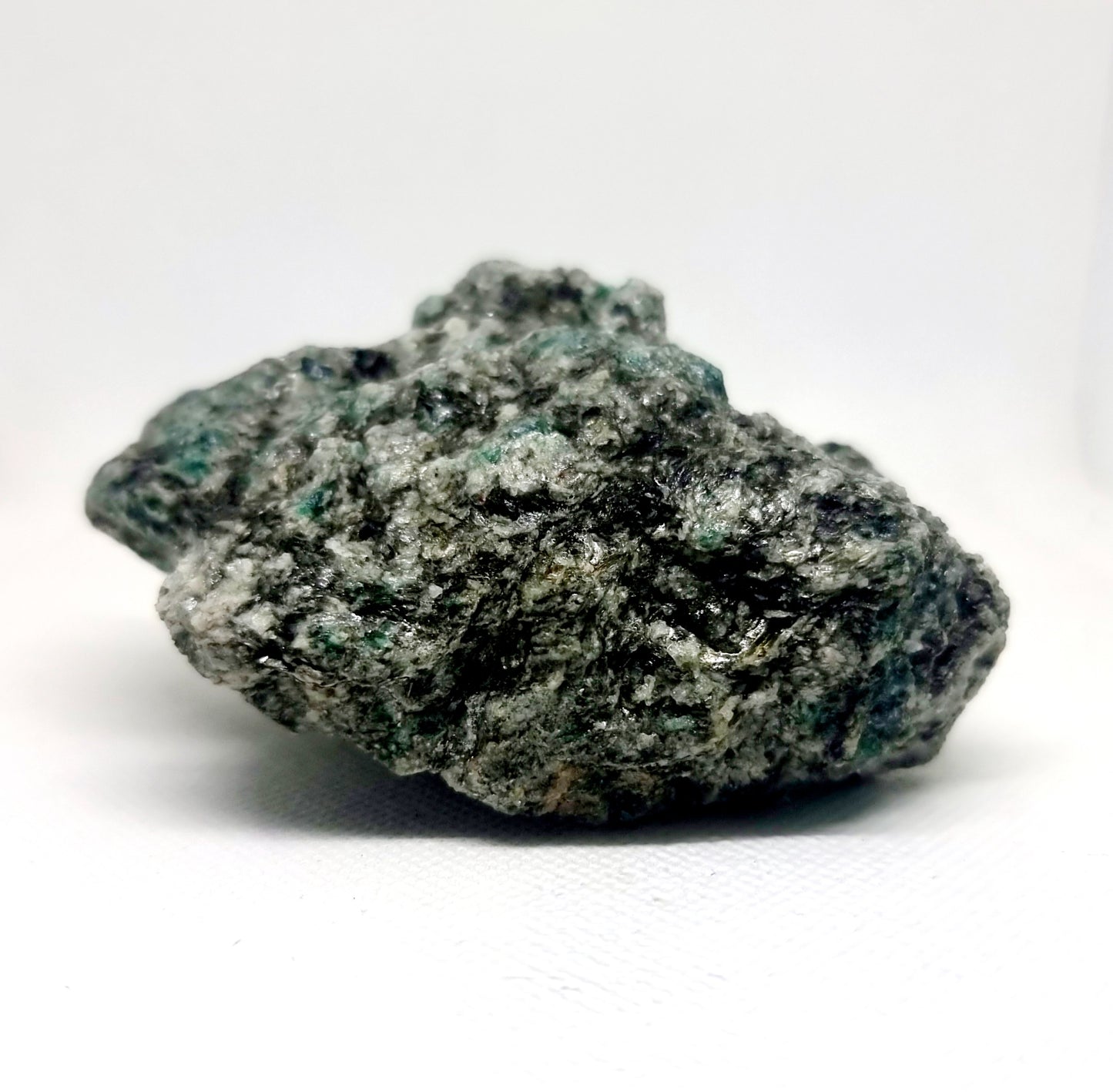 EMERALD IN MATRIX SPECIMEN 428 g - SUCCESSFUL LOVE