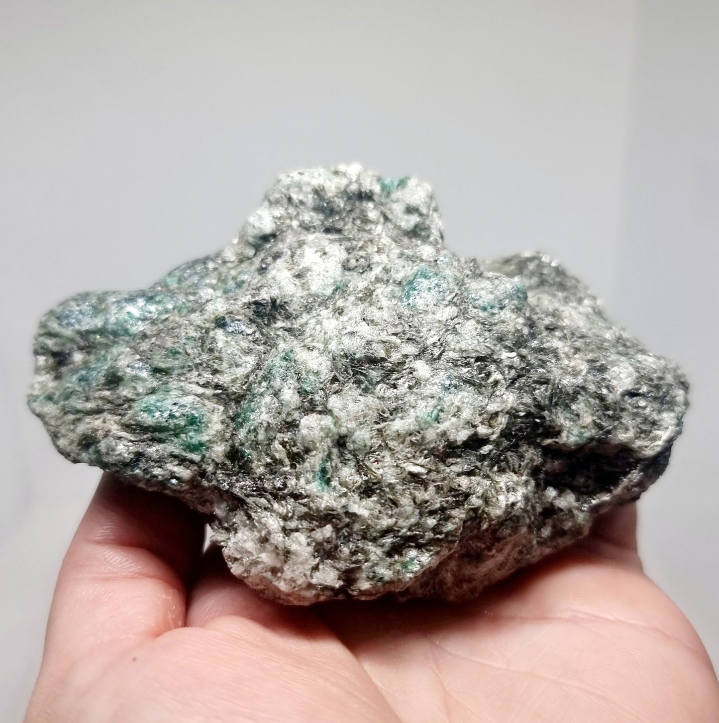 EMERALD IN MATRIX SPECIMEN 428 g - SUCCESSFUL LOVE