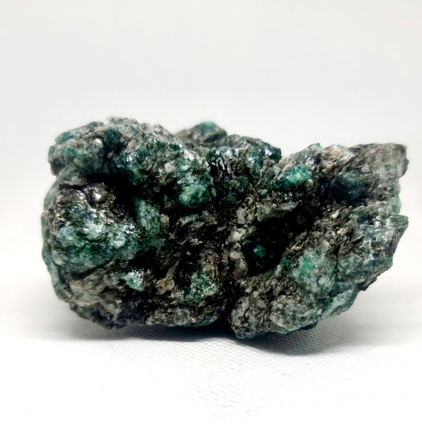 EMERALD IN MATRIX SPECIMEN 447 g - SUCCESSFUL LOVE