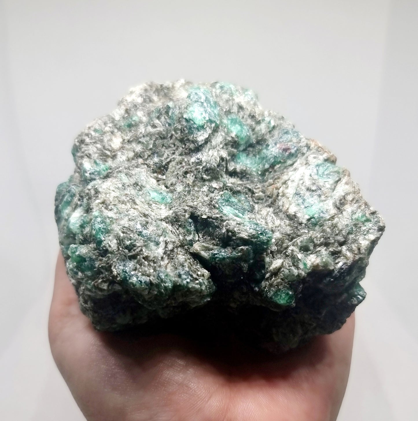 EMERALD IN MATRIX SPECIMEN 447 g - SUCCESSFUL LOVE