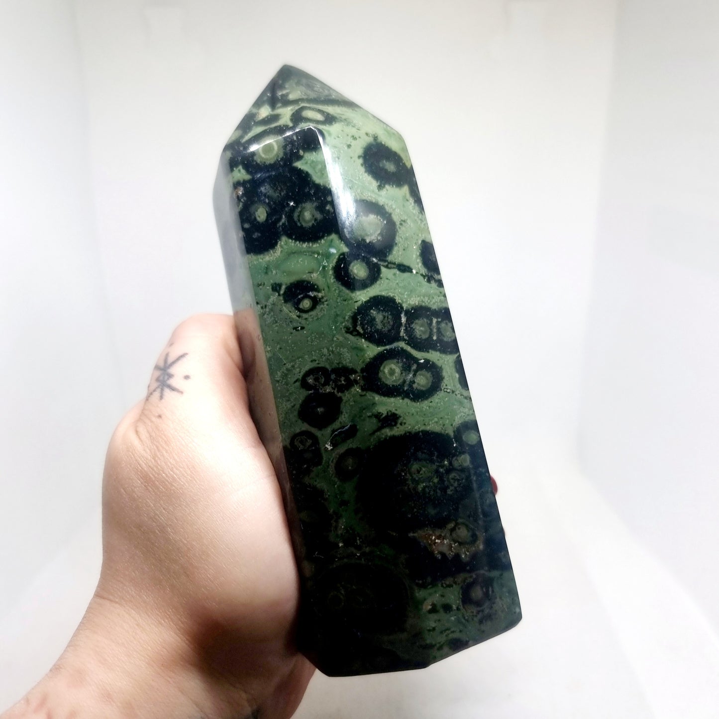 POLISHED KAMBABA JASPER TOWER 657 g - PEACE & TRANQUILITY