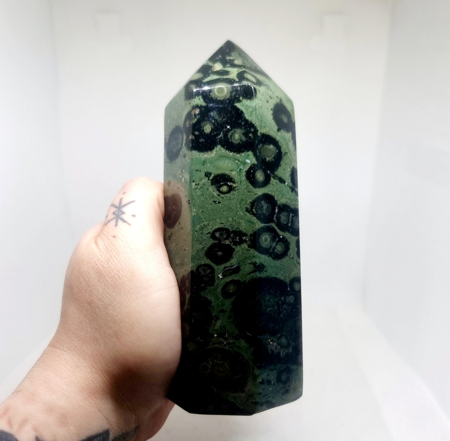 POLISHED KAMBABA JASPER TOWER 657 g - PEACE & TRANQUILITY